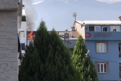 Bursa'da çatı yangını büyümeden söndürüldü