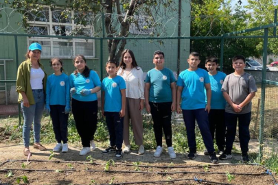 Öğrenciler Fideleri Toprakla Buluşturdu