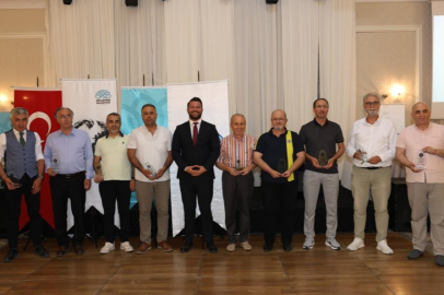 Spor Şenliklerine Katkı Sunan Eğitimcilere Teşekkür Plaketi