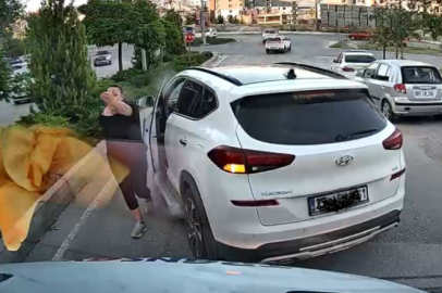 Trafikte yol kesip tepki gösteren sürücü kamerada