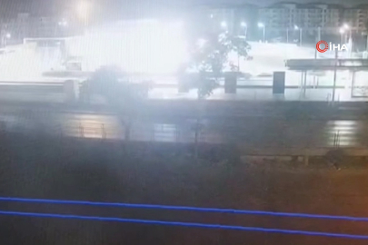 Sıkıştırılan otomobil takla attı: 4 yaralı, sürücü firarda