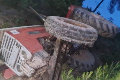 Devrilen Traktörün Sürücüsü Ölümden Döndü