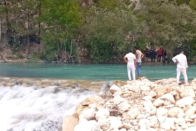 Serinlemek için girdiği çayda kayboldu...