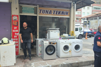 Tamircinin Deposu Alevlere Teslim Oldu
