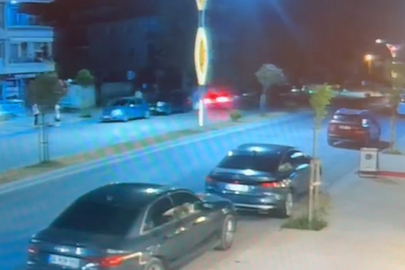 2 kişinin yaralandığı kaza güvenlik kamerasına yansıdı
