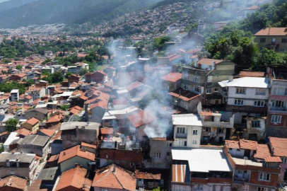 Bursa’da 4 ev alevlere teslim oldu