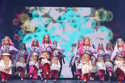 “Nirengi” Gösterisi Bursa’da Sanatseverlerle Buluştu