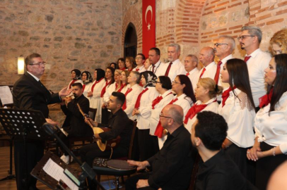 Osmangazi’de Türk Halk Müziği Konserine Yoğun İlgi
