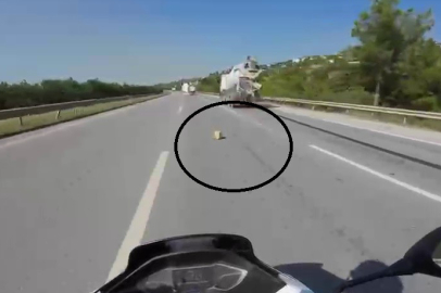 Kaza anları motosikletlinin kask kamerasına anbean yansıdı