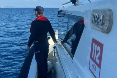 Kuşadası'nda kayalık alanda mahsur kalan 1 kişi sahil güvenlik ekiplerince kurtarıldı