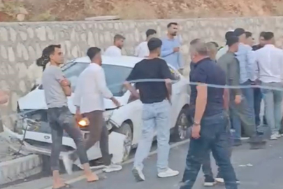Otomobil Kontrolden Çıkarak Kaldırıma Çıktı: 2 Yaralı