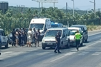 Balıkesir'de Kaza: 3 Araç Birbirine Girdi
