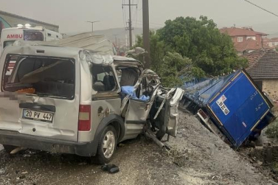 Kula'da zincirleme kaza; 2 ölü, 4 yaralı