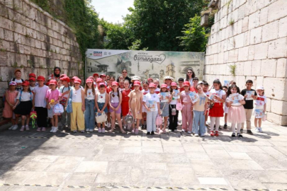 Osmangazi Belediyesi çocuklara kitap ve tarih sevgisi aşılıyor