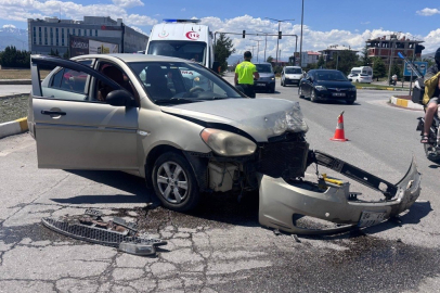 Erzincan’da feci kaza : Araçlar hurdaya döndü