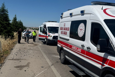 Taksi ile Otomobil Kafa Kafaya Çarpıştı: 1 Ölü, 4 Yaralı