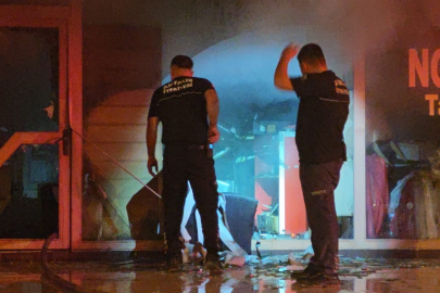 Bilgisayar tamir dükkanında çıkan yangın itfaiye ekiplerince söndürüldü