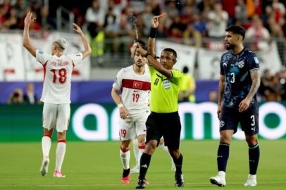Almiron'un kırmızı kartı, FIFA Dünya Kupası'nda ilk
