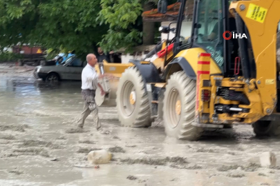 Sağanak sonrası bazı evleri su bastı