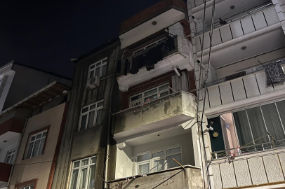 3 katlı bir binanın çatısında yangın çıktı