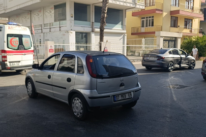 2 Otomobil Çarpıştı:1 Yaralı