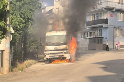 Bursa'da park halindeki kamyon alevlere teslim oldu