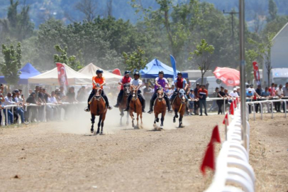 Bursa'da Rahvan At Yarışları nefes kesti