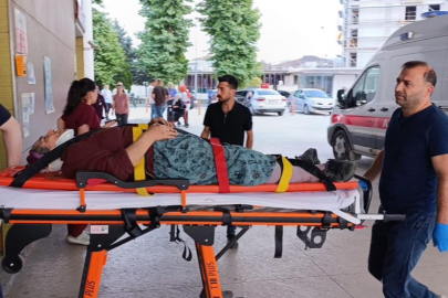 Kiraz toplamak için çıktığı ağaçtan düşerek yaralandı