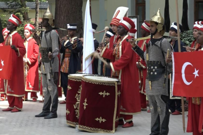 25 ülkeden öğrenciler aynı safta: Mehterle kültür köprüsü kurdular