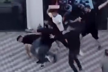 Kemer ve ıstakalarla birbirlerine saldırdılar