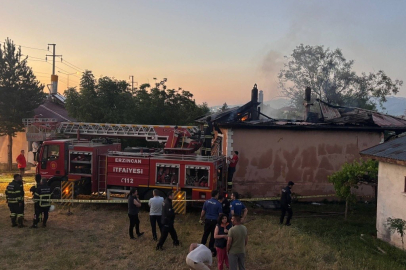 Erzincan'da müstakil evde yangın! Emekli öğretmen hayatını kaybetti