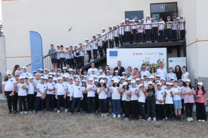 Minik öğrenciler fide dikerek doğa bilinci kazandı