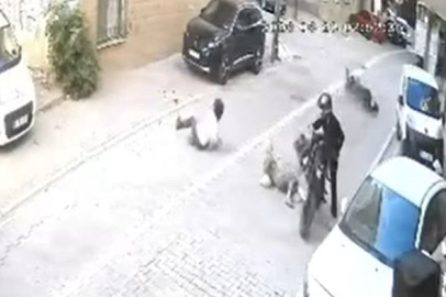 Esenyurt'ta motosikletli kadına çarptı: O anlar kameraya yansıdı
