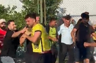 Taraftarlar arasında çıkan kavgaya polis ekipleri müdahale etti