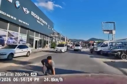 Yola düşürdüğü eşyayı almak isterken saniyelerle ölümden kurtuldu
