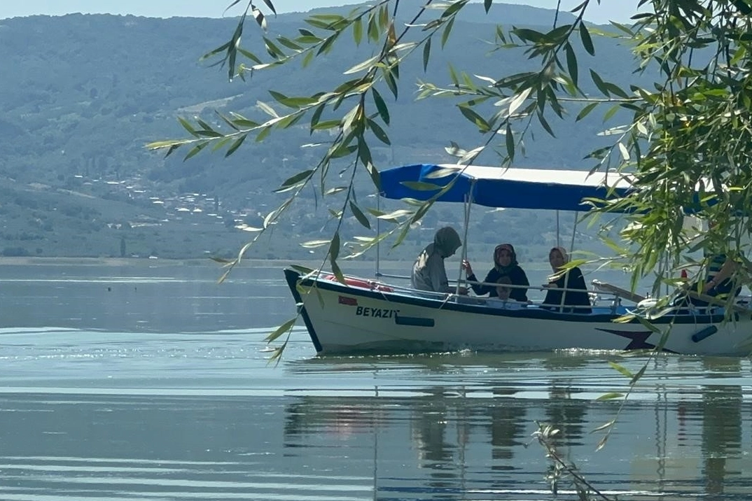 Uluabat Gölü'nün suları çekildi; Gölyazı'da hayat normale döndü