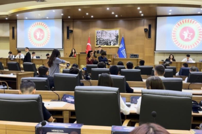 Bursa’da lise öğrencileri parlamenter meclis simülasyonunda buluştu