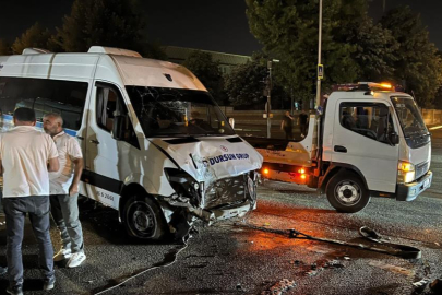 Bursa'da servis minibüsü refüje çıktı: 1 yaralı