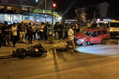 Kırmızı ışık ihlali felaket getirdi: Otomobilin çarptığı motosikletli ağır yaralandı
