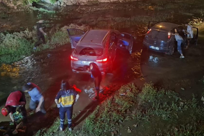 Makas atan otomobille birlikte iki araç dereye uçtu: 6 yaralı