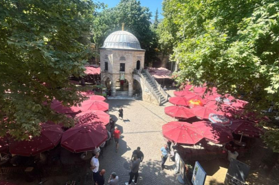 530 yıllık tarihi Kozahan'da masa sandalyeler yeniden açıldı