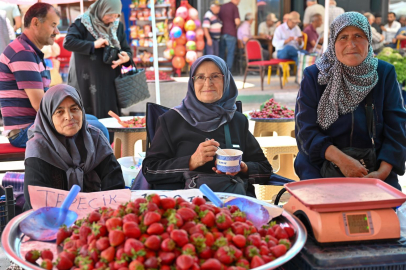 Büyükşehir'in aşure ikramları 17 ilçede sürüyor
