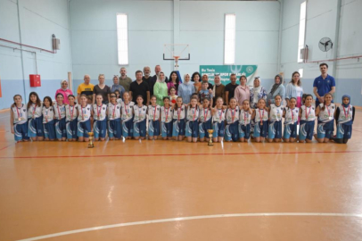 Karacabey Belediyespor'da kupa sevinci