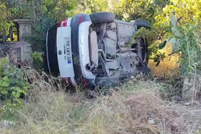 Otomobil Bahçeye Uçtu: Sürücü Ölümden Döndü