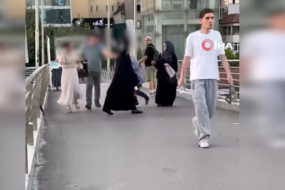 Üst geçitte hemcinsini darp etti: O anlar kamerada