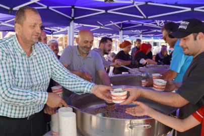 İznik’te 5 bin kişilik aşure ikramı