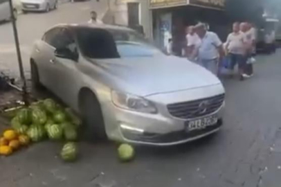 Lüks aracıyla girdiği pazar tezgahını darmadağın etti