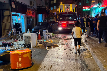 4 katlı binanın çatısındaki beton parçaları sokağa düştü