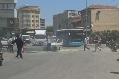Seyir Halindeki Otomobil Alev Topuna Döndü