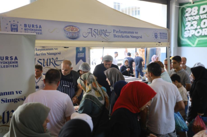 Bursa Büyükşehir'in aşure ikramı Gürsu'da vatandaşlarla buluştu
